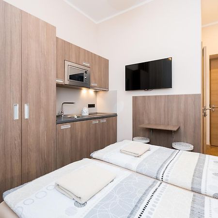 براغ Manesova Astra Apartment المظهر الخارجي الصورة