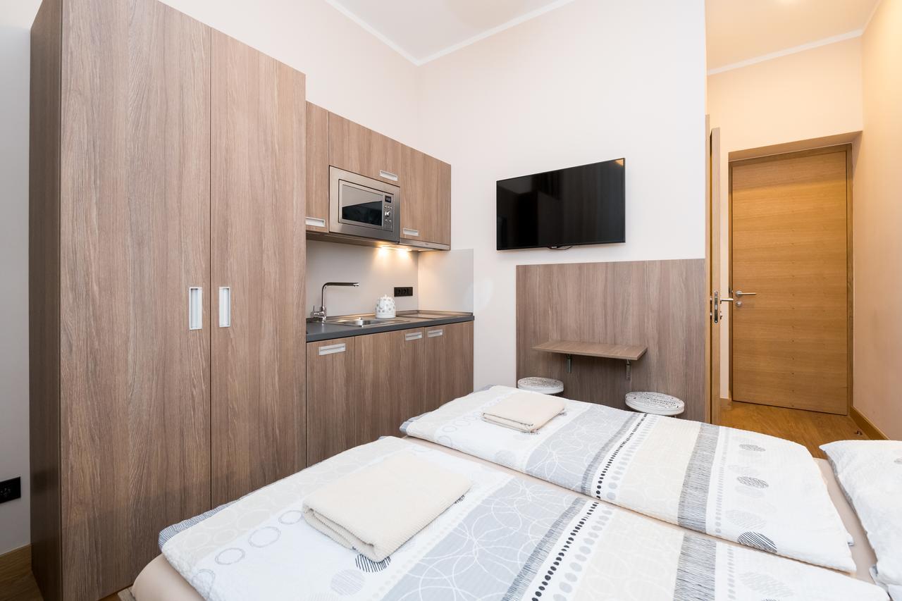براغ Manesova Astra Apartment المظهر الخارجي الصورة