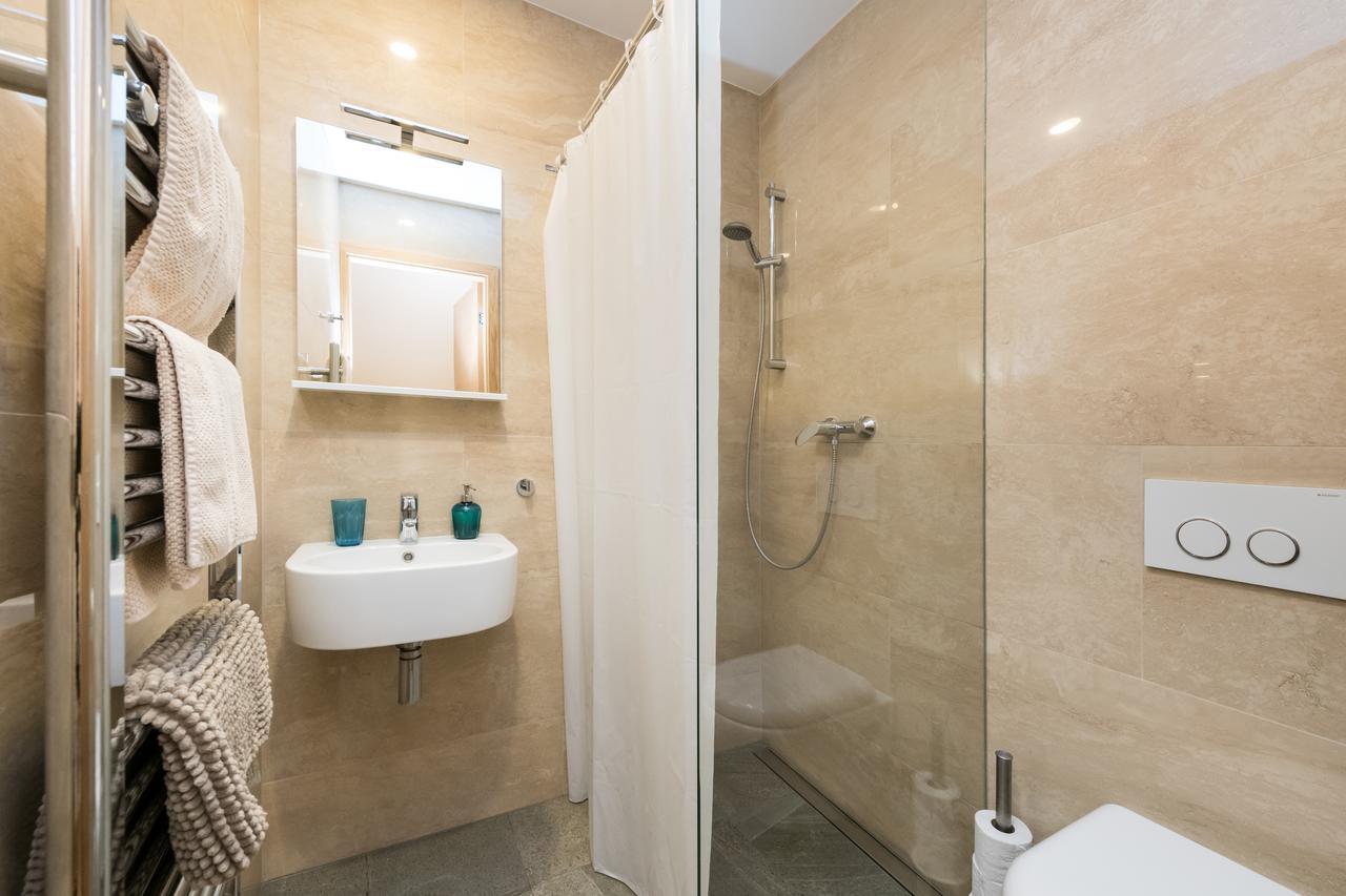 براغ Manesova Astra Apartment المظهر الخارجي الصورة
